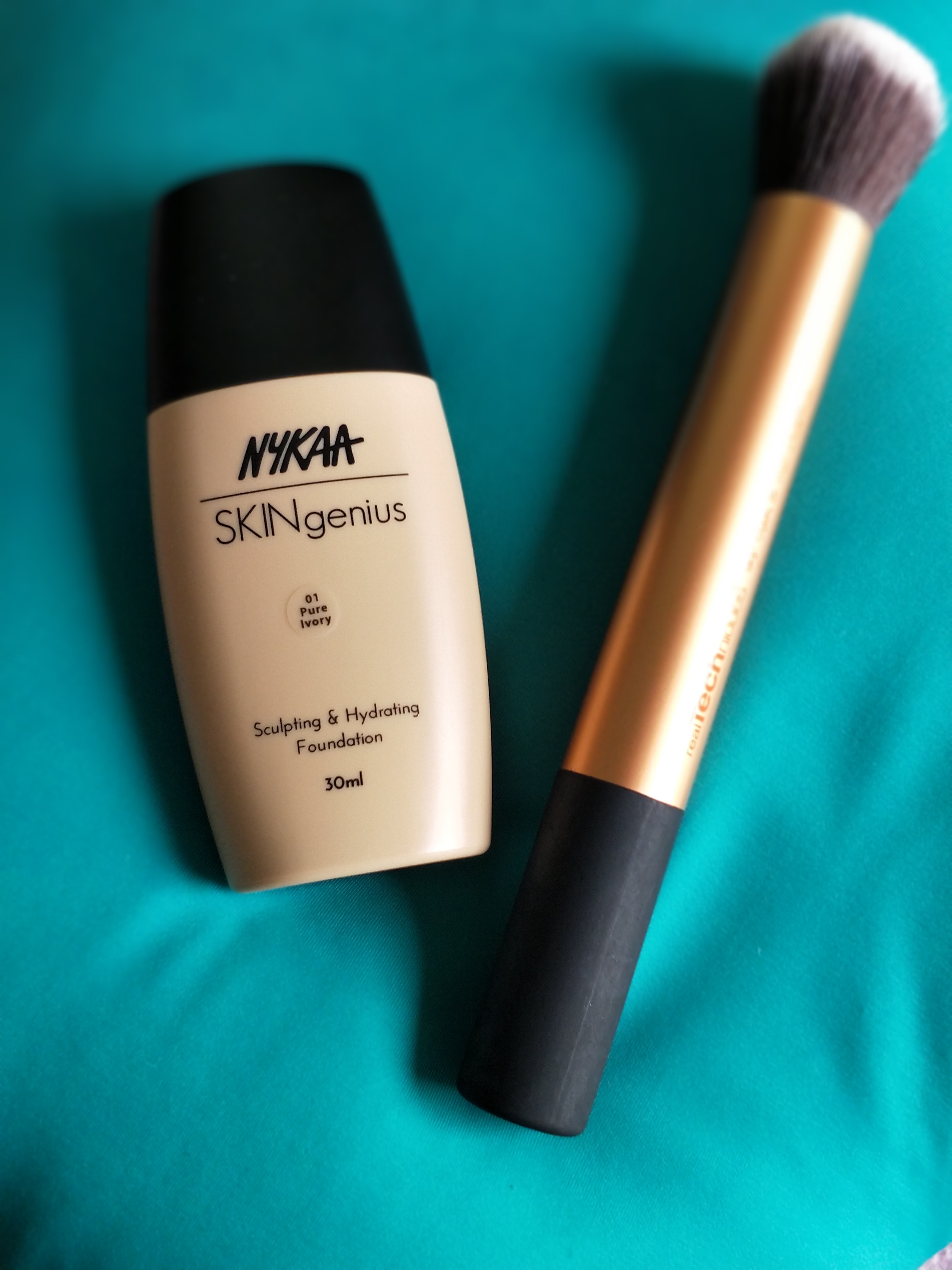 Nykaa SKINgenius Scultping and Hydrating foundation